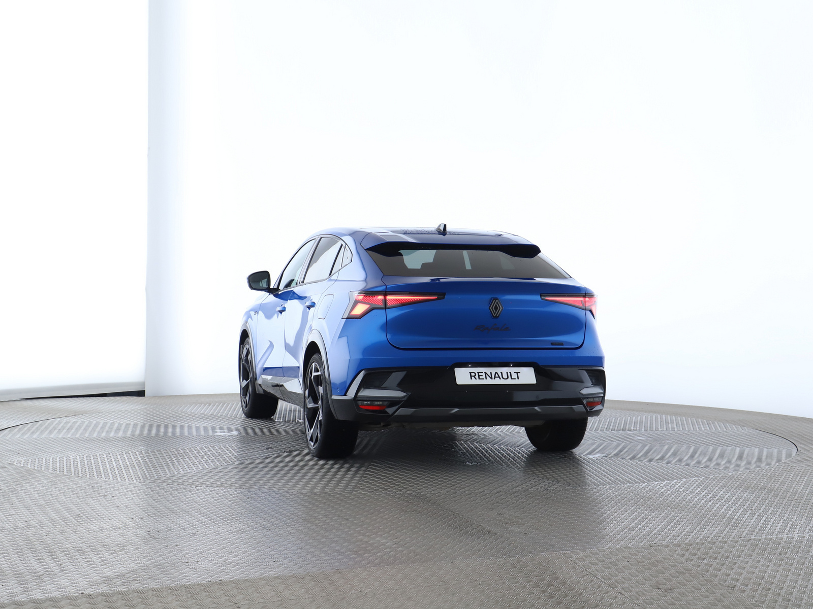 1.2 E-TECH Plug-in Hybrid 300 Atelier Alpin 13